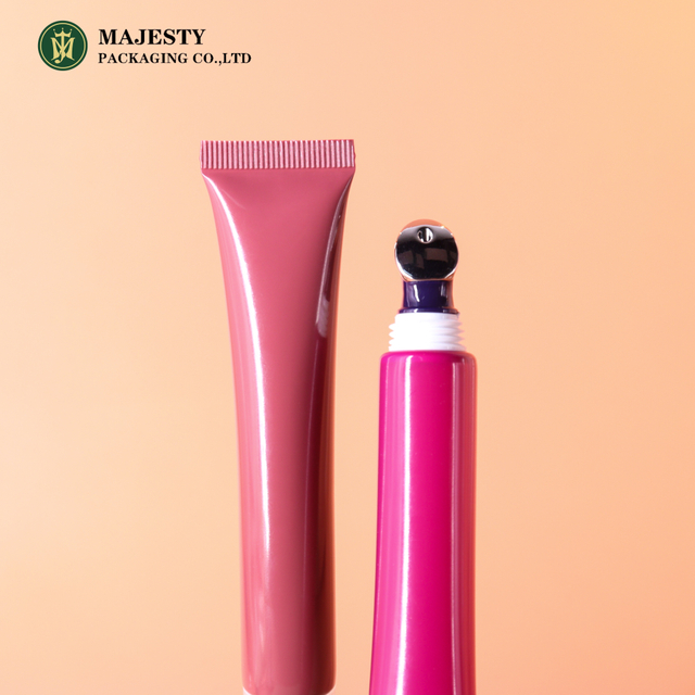 Tubes en plastique ODM / OEM avec applicateur en alliage de zinc pour emballage de rouge à lèvres