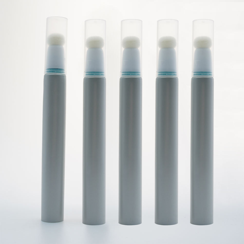 Tubes de brillant à lèvres Orange avec Logo personnalisé de 10ml, cosmétiques vides en plastique avec applicateur de brosse floquée pour le maquillage du visage et du masque