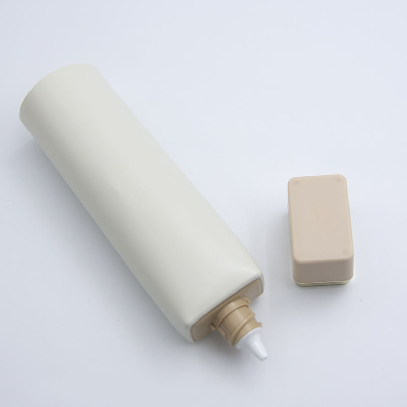 Tube d'emballage cosmétique vide OEM pour fond de teint BB CC crème crème solaire pour les mains avec lèvre rabattable pour masque facial Mascara