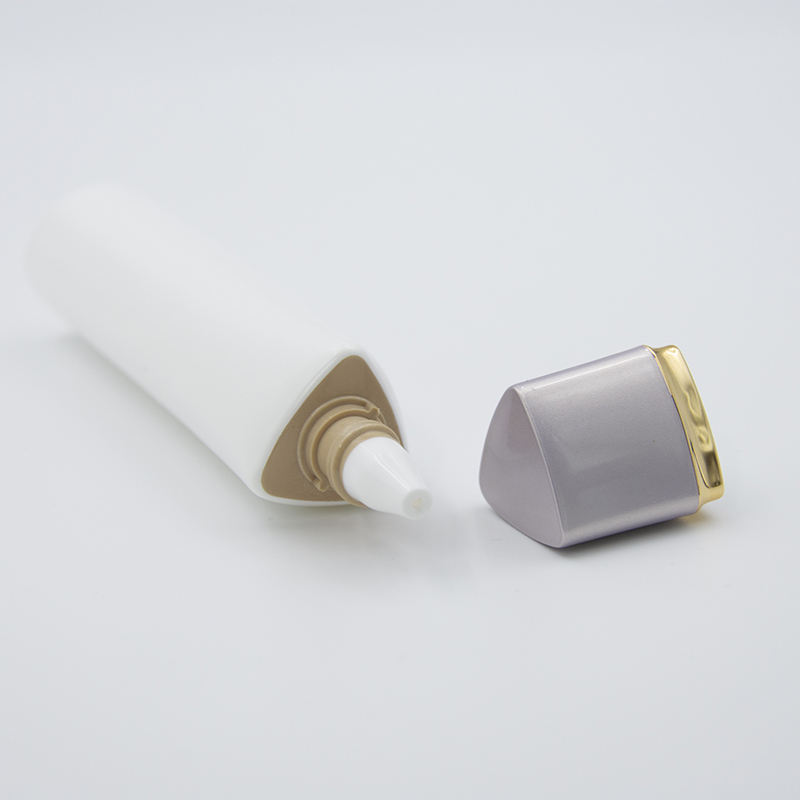 Emballage de tuyau en plastique cosmétique de Triangle de bouche longue d'oem pour la crème solaire de 30 ml et le sérum de soin de peau pour la crème d'oeil