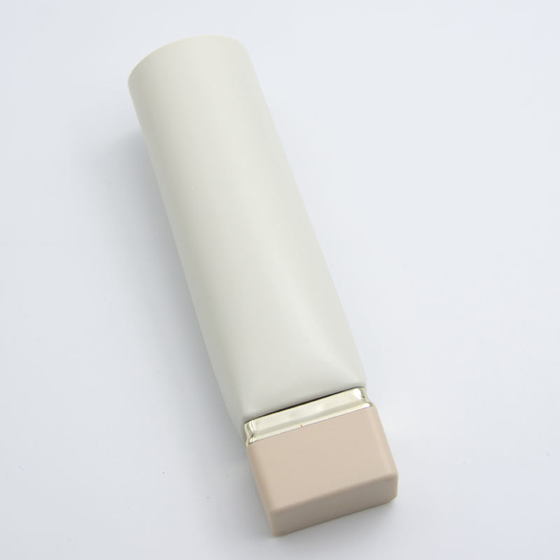 Tube d'emballage cosmétique vide OEM pour fond de teint BB CC crème crème solaire pour les mains avec lèvre rabattable pour masque facial Mascara