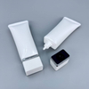 Tube cosmétique PE en plastique souple de forme carrée, emballage à presser pour crème pour les mains avec papier d'étiquetage, matériel pour soins de la peau et rouge à lèvres