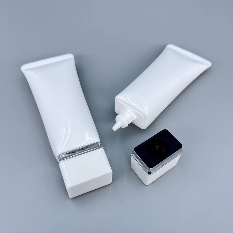 Tube cosmétique PE en plastique souple de forme carrée, emballage à presser pour crème pour les mains avec papier d'étiquetage, matériel pour soins de la peau et rouge à lèvres