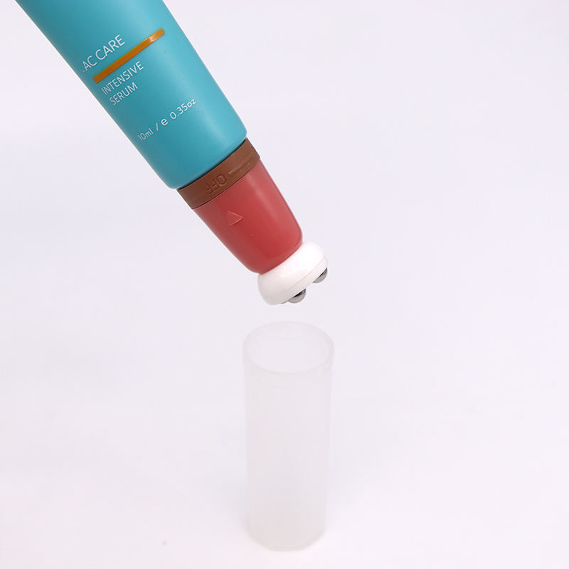 Tubes à presser en plastique PE OEM 10ml-25ml, 4 boules à rouleaux, emballage de brillant à lèvres avec interrupteur marche/arrêt, tête pour sérum et crème de Massage pour les yeux