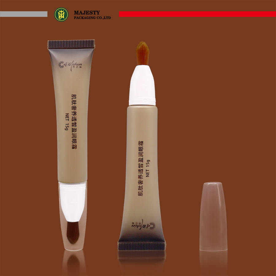 Tube en plastique OEM avec tête de brosse, estampage à chaud, manipulation de Surface pour fard à joues, crème pour les yeux, fond de teint, outil cosmétique avec Lotion