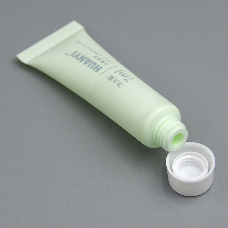 Échantillons vides cosmétiques en plastique de tube de compression de logo fait sur commande pour le masque nettoyant de gel de crème de visage de base de protection solaire