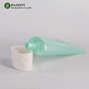 Tube à tube motion nettoyant pour le visage en plastique