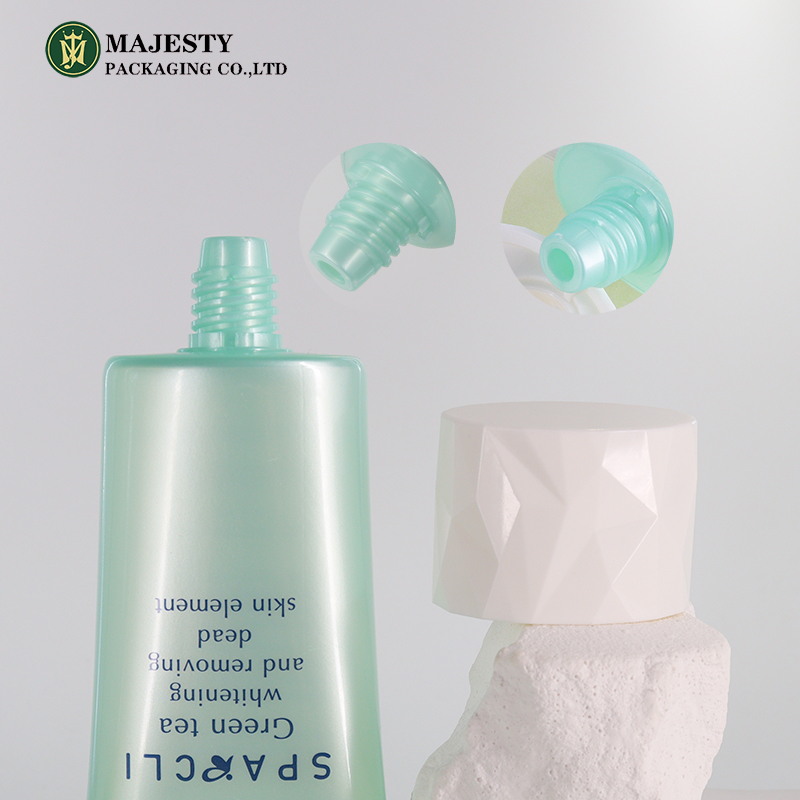 facial tube en plastique 