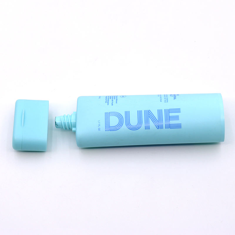 Tubes en plastique PE plats ovales OEM 30 ml 50 ml avec capuchon rabattable pour crème solaire BB crème pour le visage crème cosmétique emballage à presser