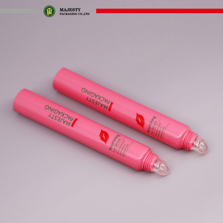 Tubes en plastique faits sur commande de couvercle d'emballage de baume à lèvres avec le tube en plastique de brillant à lèvres d'applicateur de silicone