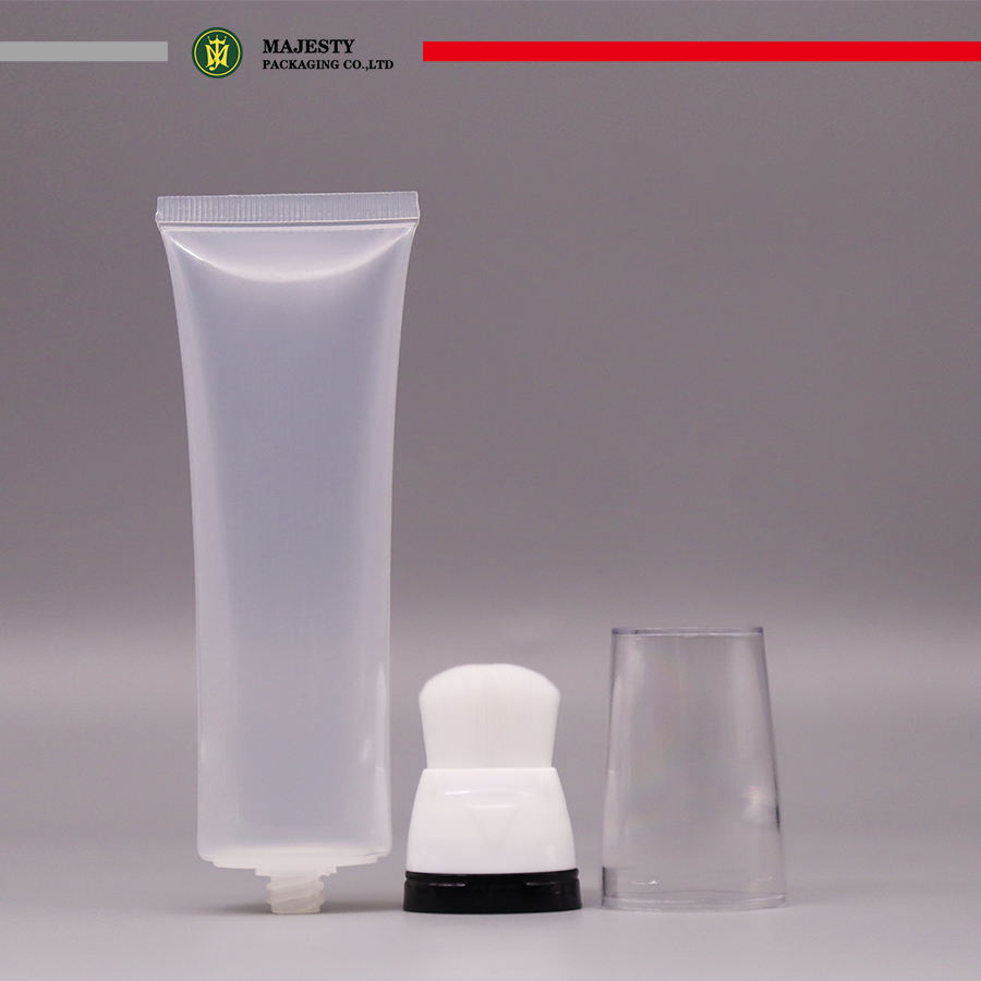 Tube en plastique vide personnalisé avec applicateur à brosse souple pour tube de fond de teint cosmétique
