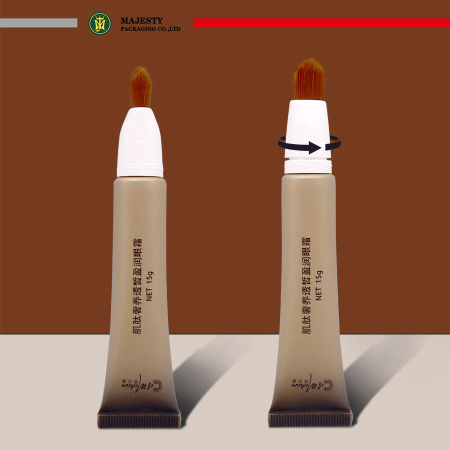 Tube en plastique OEM avec tête de brosse, estampage à chaud, manipulation de Surface pour fard à joues, crème pour les yeux, fond de teint, outil cosmétique avec Lotion