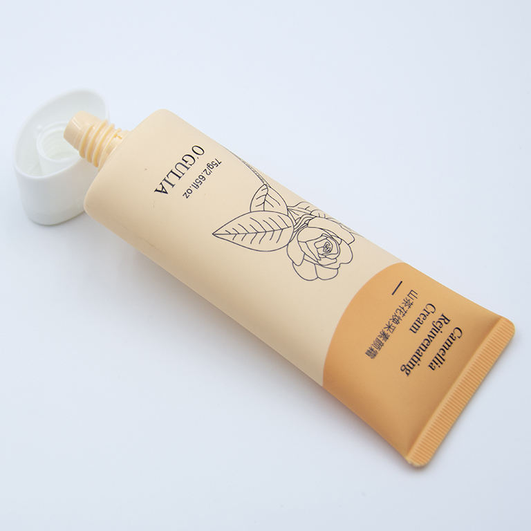 OEM 80 ml-120 ml cosmétique nettoyant pour le visage crème solaire BB dans un emballage de tuyau en plastique pour les soins de la peau crème pour les yeux utiliser des masques faciaux