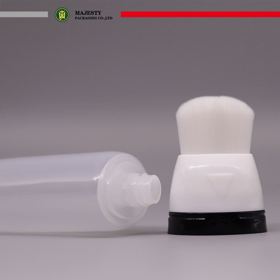 Tube en plastique vide personnalisé avec applicateur à brosse souple pour tube de fond de teint cosmétique
