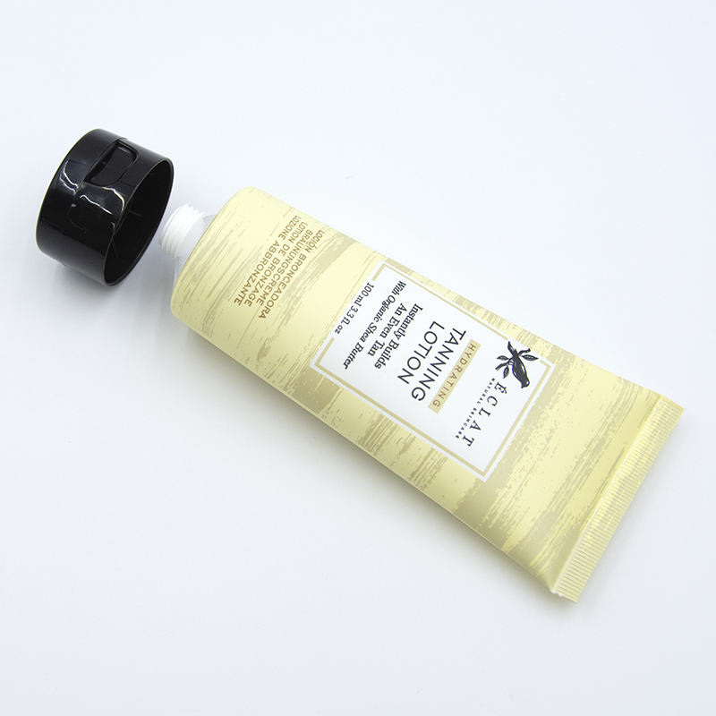 Tube cosmétique mou de lavage de visage d'OEM avec la surface d'estampillage chaude de tube cosmétique en plastique de tube de lotion de corps de dessus de secousse