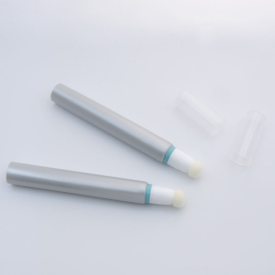 Tubes de brillant à lèvres Orange avec Logo personnalisé de 10ml, cosmétiques vides en plastique avec applicateur de brosse floquée pour le maquillage du visage et du masque
