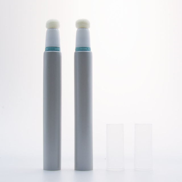 Tubes de brillant à lèvres Orange avec Logo personnalisé de 10ml, cosmétiques vides en plastique avec applicateur de brosse floquée pour le maquillage du visage et du masque