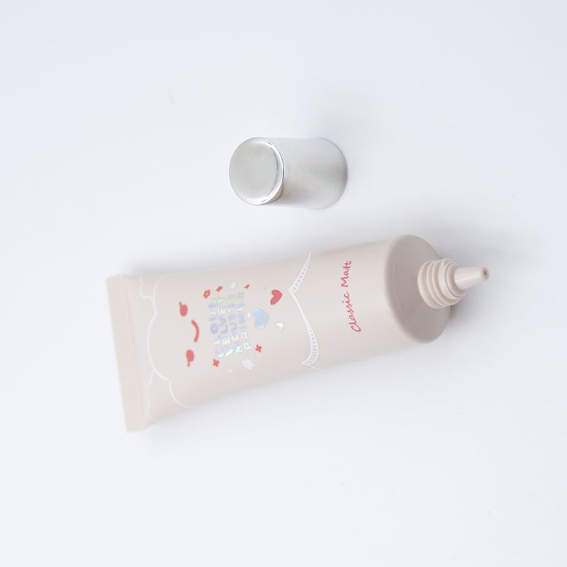 Crème liquide de fond de teint BB OEM15ML, pointe de buse longue, couvercle à vis, Tube cosmétique PE, emballage, crème solaire pour les yeux avec Tube à presser