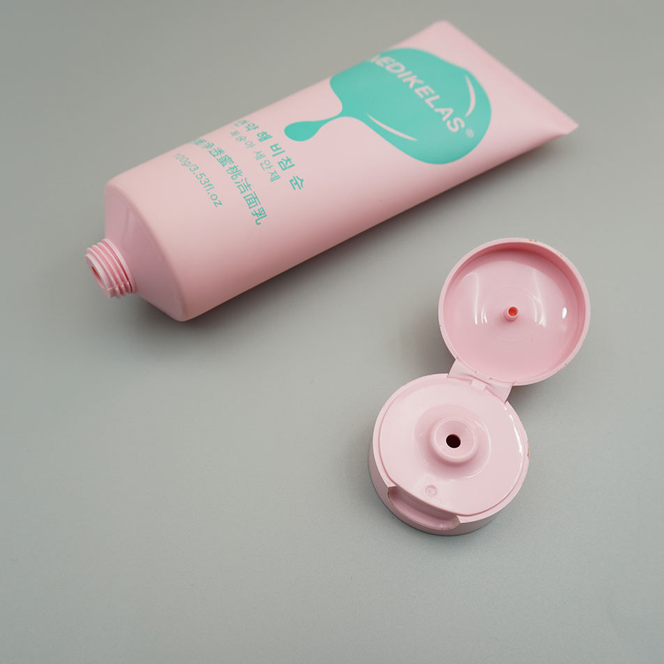 Masque cosmétique en plastique de tube d'emballage de crème nettoyante pour le visage de logo personnalisé avec vis ou couvercle rabattable pour le lavage du visage