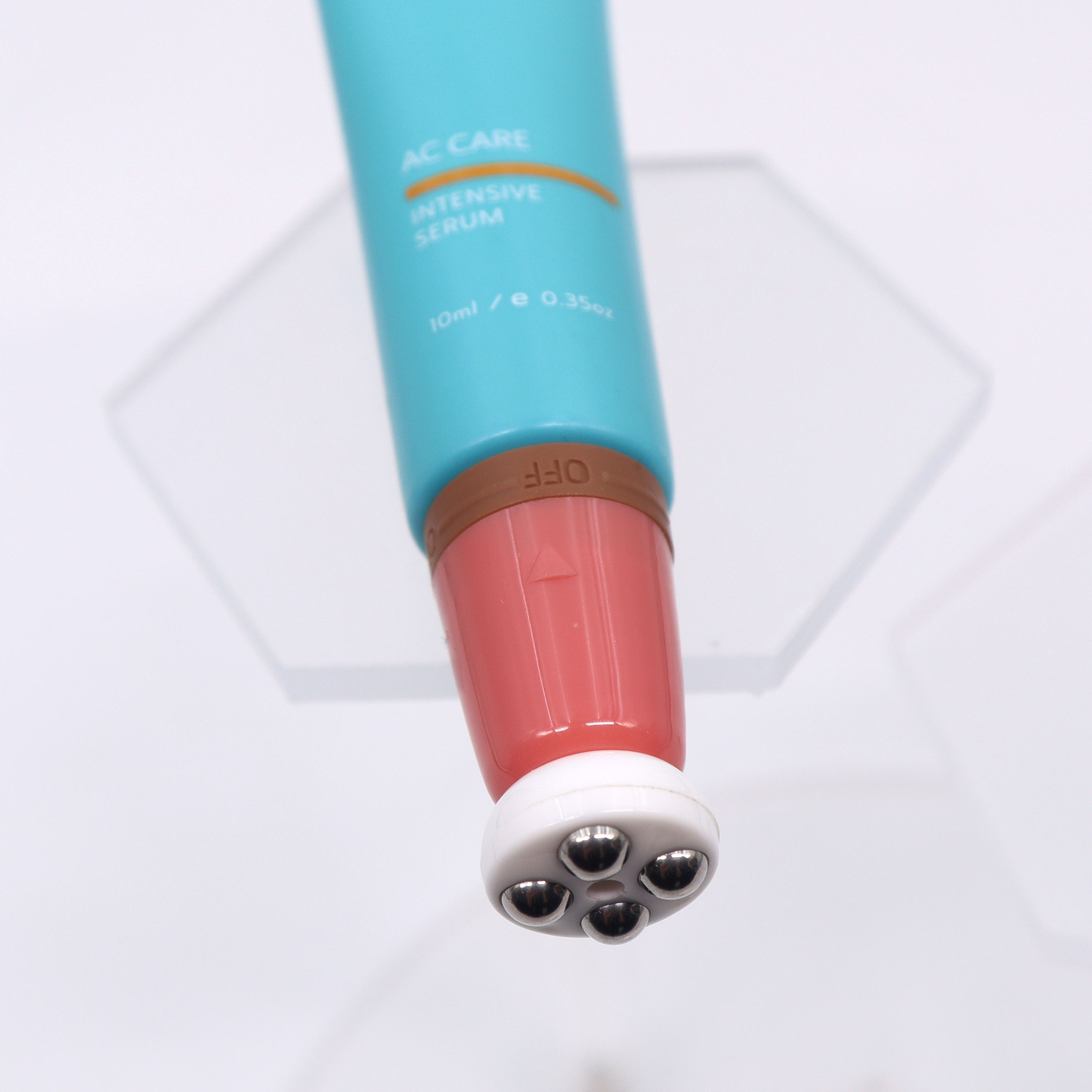 Tubes à presser en plastique PE OEM 10ml-25ml, 4 boules à rouleaux, emballage de brillant à lèvres avec interrupteur marche/arrêt, tête pour sérum et crème de Massage pour les yeux