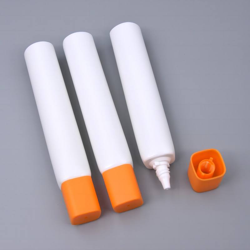 Tube cosmétique de forme carrée OEM 50ml, buse à presser vide et souple, crème de fond de teint, soins de la peau, crème pour les yeux, impression d'écran