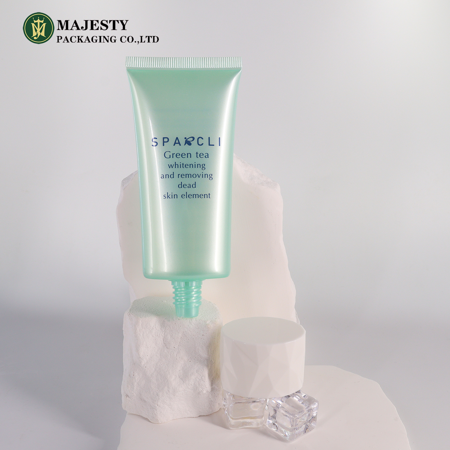 Tube à tube motion nettoyant pour le visage en plastique