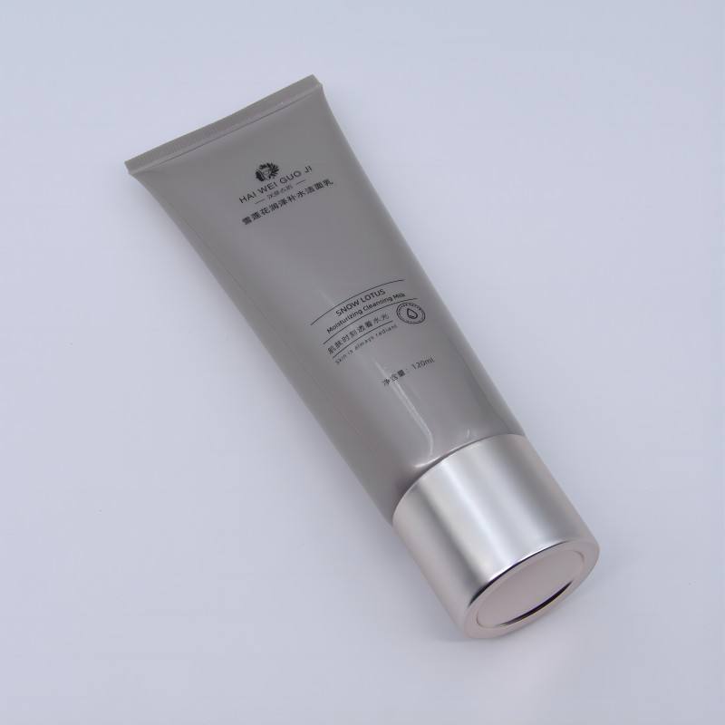 Tube de lotion en plastique souple OEM 120ML avec fonction de compression à extrémité ouverte pour crème solaire et nettoyants cosmétiques