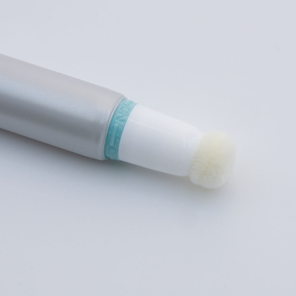 Tubes de brillant à lèvres Orange avec Logo personnalisé de 10ml, cosmétiques vides en plastique avec applicateur de brosse floquée pour le maquillage du visage et du masque