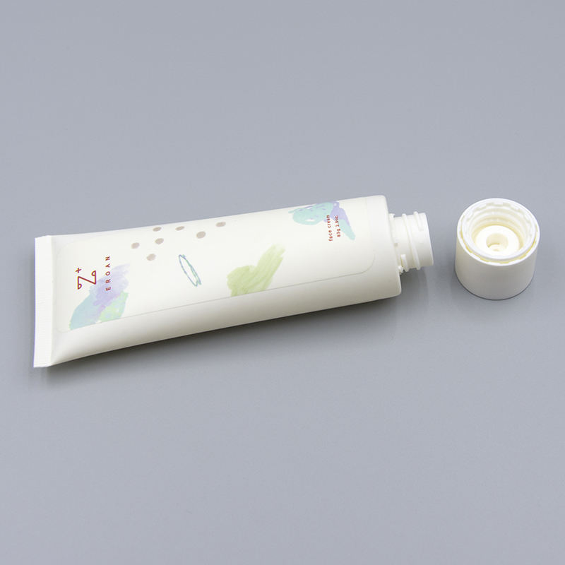 Tube en plastique souple personnalisé pour le lavage du visage et la lotion, emballage de crème pour les mains avec couvercle supérieur torsadé, conception personnalisée