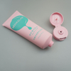 Masque cosmétique en plastique de tube d'emballage de crème nettoyante pour le visage de logo personnalisé avec vis ou couvercle rabattable pour le lavage du visage