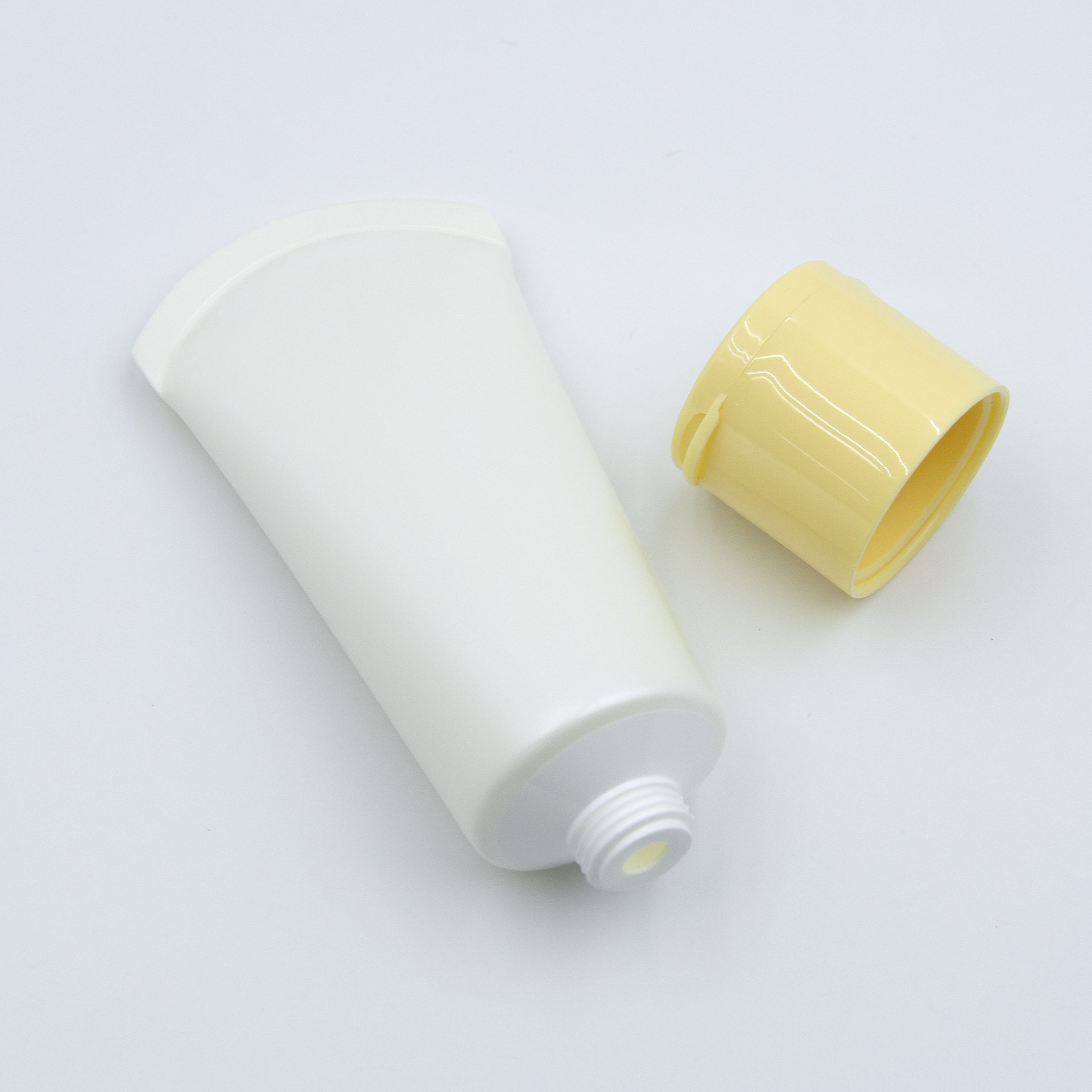 Tube de lotion pour le corps de conditionneur de shampooing vide en plastique Emballage de tube cosmétique en plastique PE 50 ml 100 ml 150 ml Tube en plastique à capuchon rabattable
