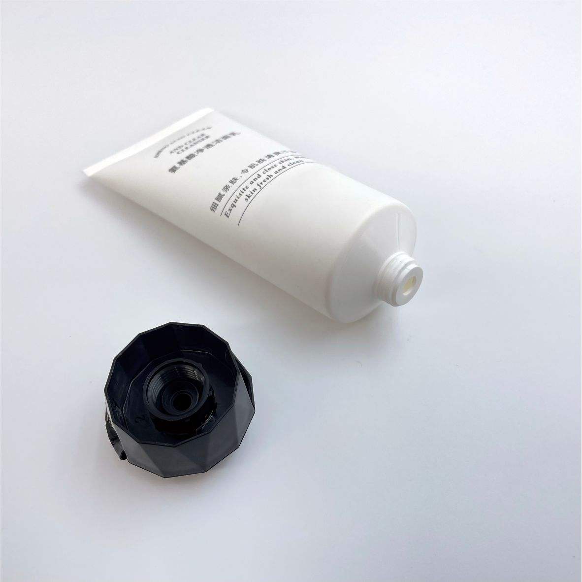 Tube PE en plastique à pression douce personnalisé avec couvercle rabattable pour soins de la peau, lavage du visage, crème nettoyante, Lotion, cosmétiques, Type de shampooing