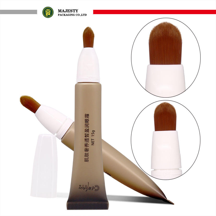 Tube en plastique OEM avec tête de brosse, estampage à chaud, manipulation de Surface pour fard à joues, crème pour les yeux, fond de teint, outil cosmétique avec Lotion