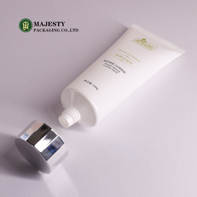 Tourne de lotion pour tube à tube doux en plastique personnalisé pour les soins de la peau