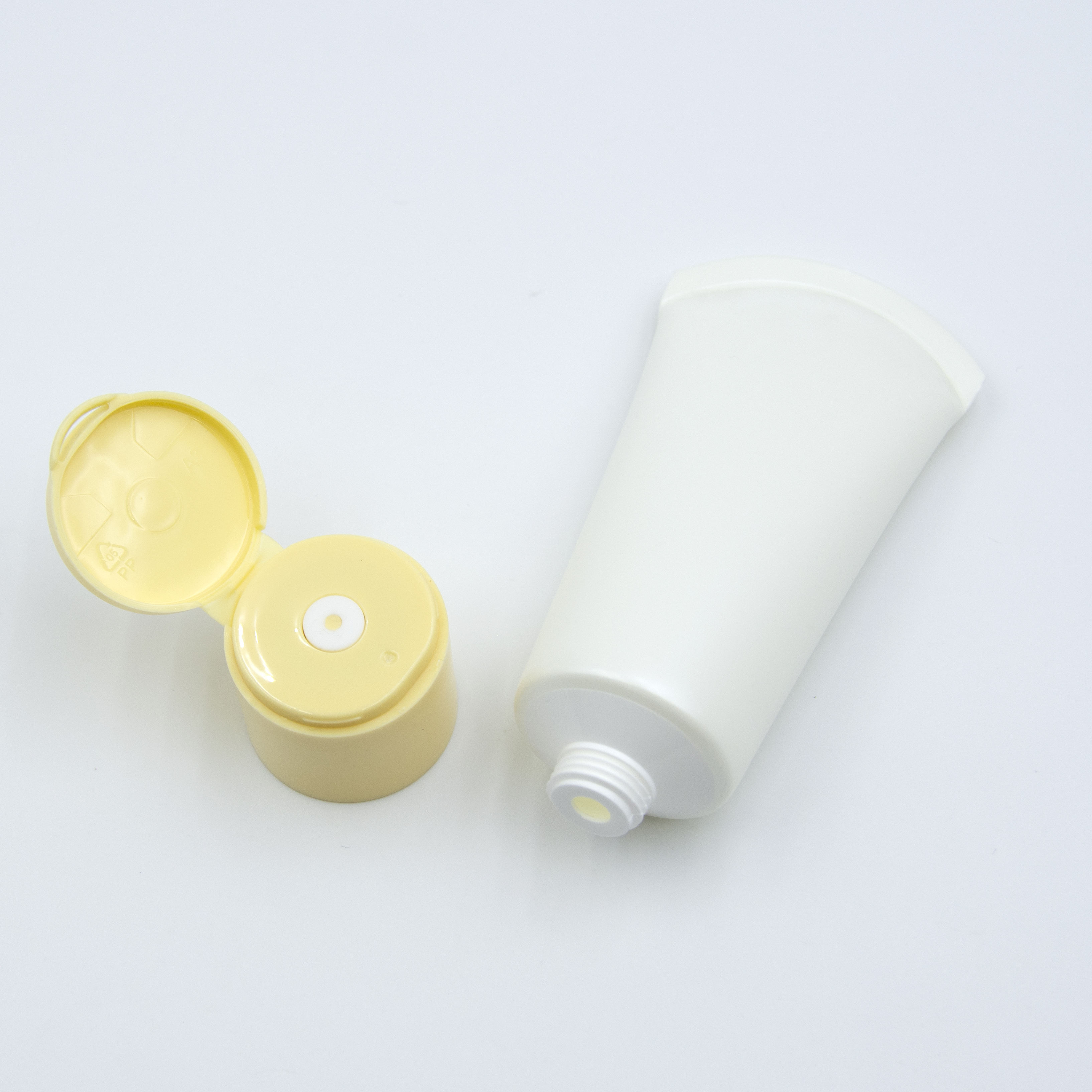 Tube de lotion pour le corps de conditionneur de shampooing vide en plastique Emballage de tube cosmétique en plastique PE 50 ml 100 ml 150 ml Tube en plastique à capuchon rabattable