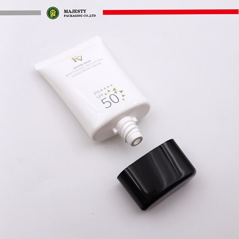 Tubes en plastique PE ovales plats personnalisés de 30 ml et 50 ml pour crème solaire et fond de teint BB avec bouchon à vis, emballage pour cosmétiques