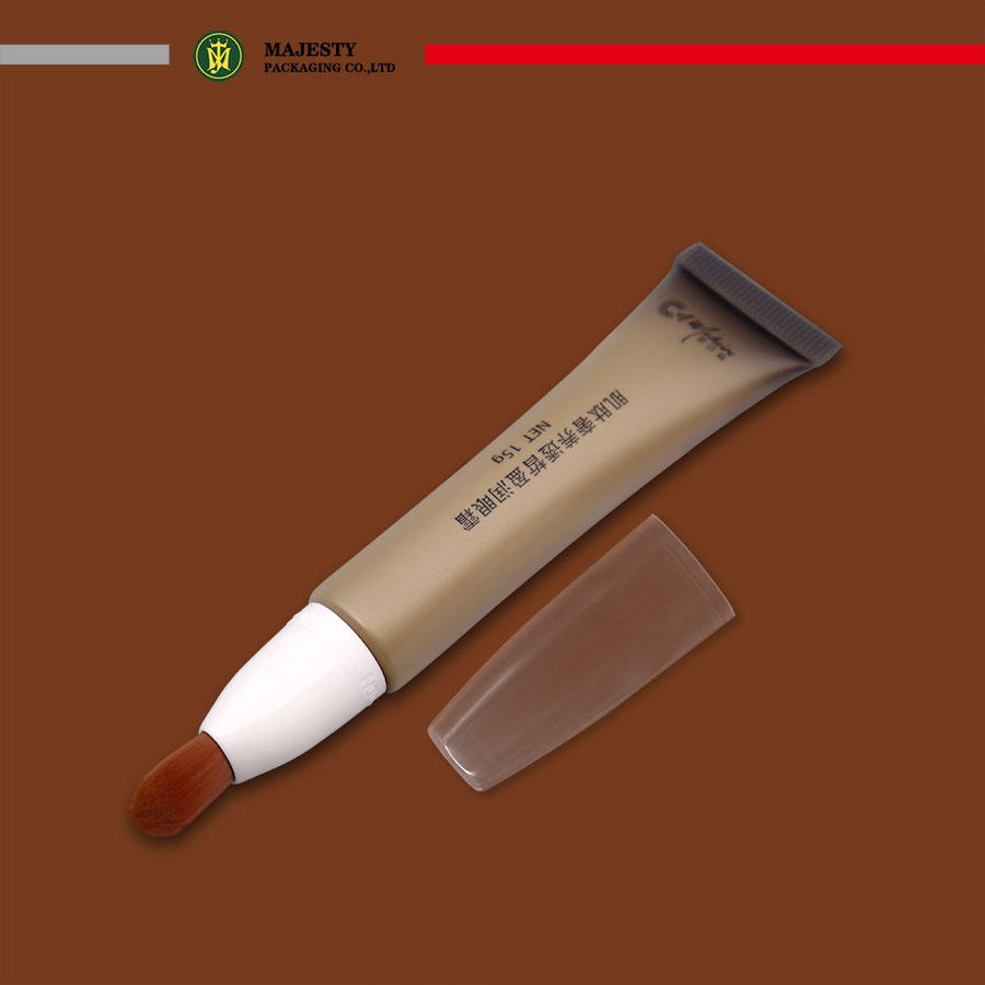 Tube en plastique OEM avec tête de brosse, estampage à chaud, manipulation de Surface pour fard à joues, crème pour les yeux, fond de teint, outil cosmétique avec Lotion