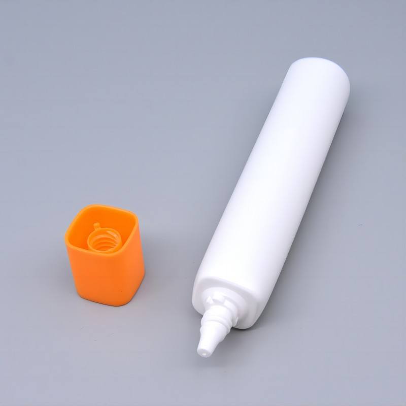 Tube cosmétique de forme carrée OEM 50ml, buse à presser vide et souple, crème de fond de teint, soins de la peau, crème pour les yeux, impression d'écran