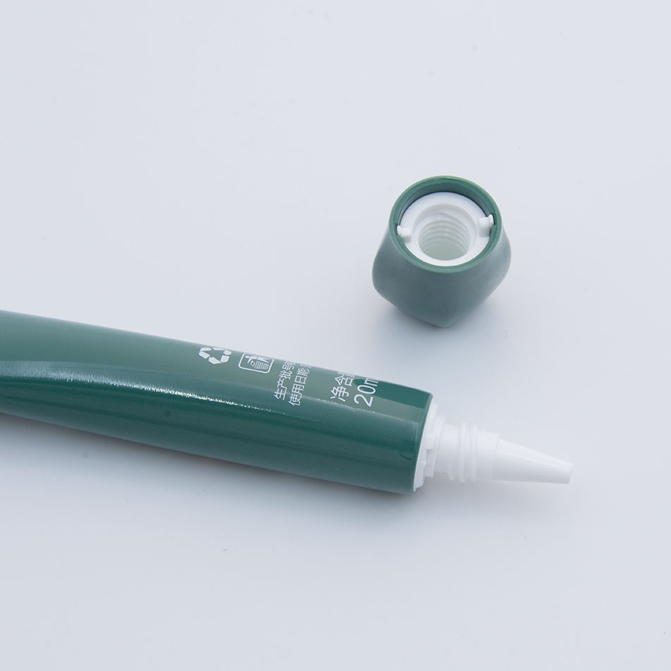 Emballage cosmétique vide adapté aux besoins du client de bouchon à vis de tube de compression de crème pour les yeux de 10ml 15ml 20ml