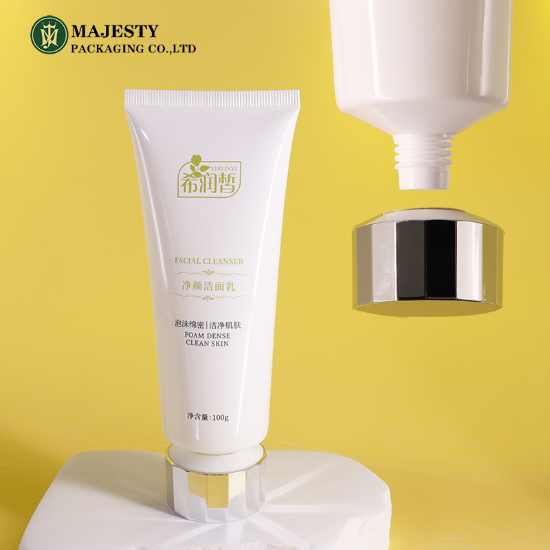 Tube de nettoyage pour le visage en plastique personnalisé 