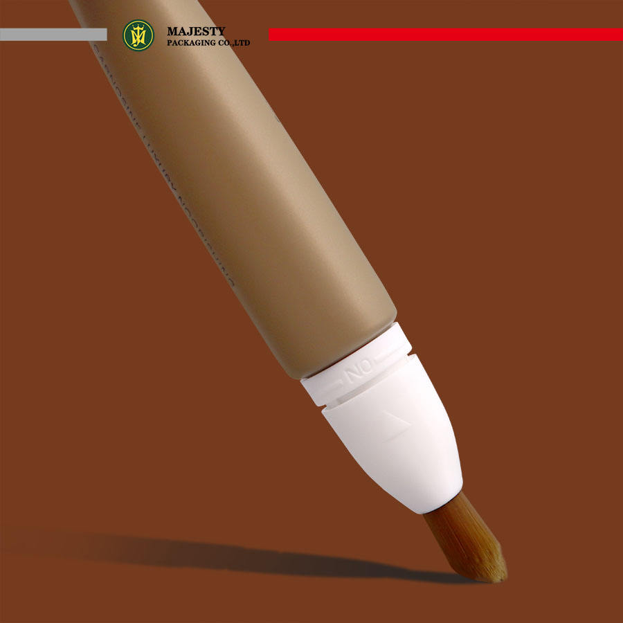 Tube en plastique OEM avec tête de brosse, estampage à chaud, manipulation de Surface pour fard à joues, crème pour les yeux, fond de teint, outil cosmétique avec Lotion