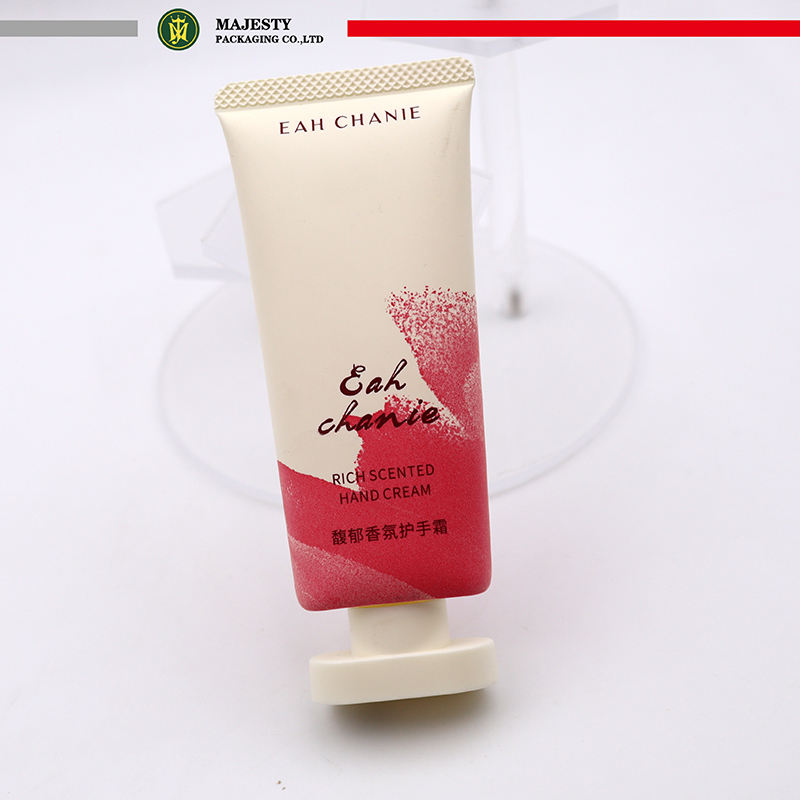 Tubes PE à presser plats ovales personnalisés Emballage en plastique vide pour crème solaire BB Crème de fond de teint Crème pour les mains Crème pour le visage avec bouchon à vis